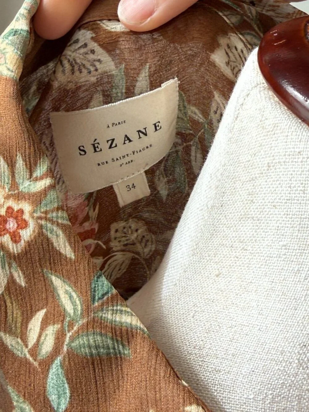 Sézane Tiana Silk Blouse Flower Camel Floral Print Size 34 Boho Parisian Top - Picture 4 of 6